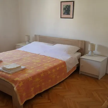 Veli Brig Apartman Pag Town